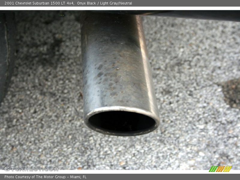 Onyx Black / Light Gray/Neutral 2001 Chevrolet Suburban 1500 LT 4x4