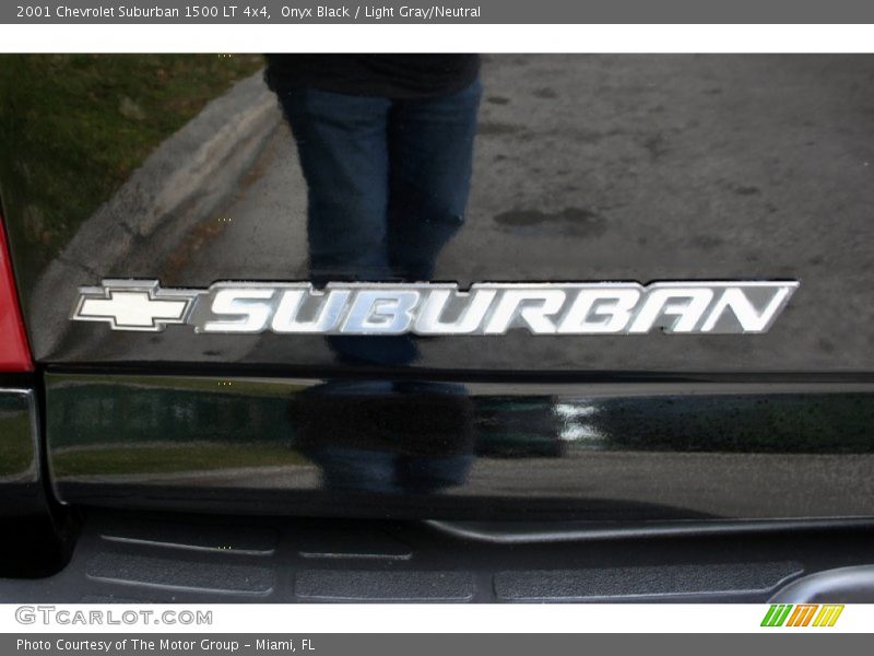 Onyx Black / Light Gray/Neutral 2001 Chevrolet Suburban 1500 LT 4x4