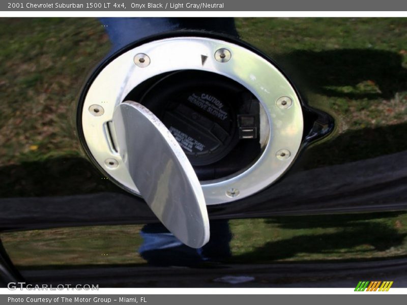 Onyx Black / Light Gray/Neutral 2001 Chevrolet Suburban 1500 LT 4x4