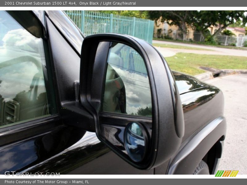 Onyx Black / Light Gray/Neutral 2001 Chevrolet Suburban 1500 LT 4x4