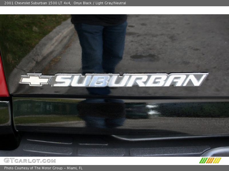 Onyx Black / Light Gray/Neutral 2001 Chevrolet Suburban 1500 LT 4x4