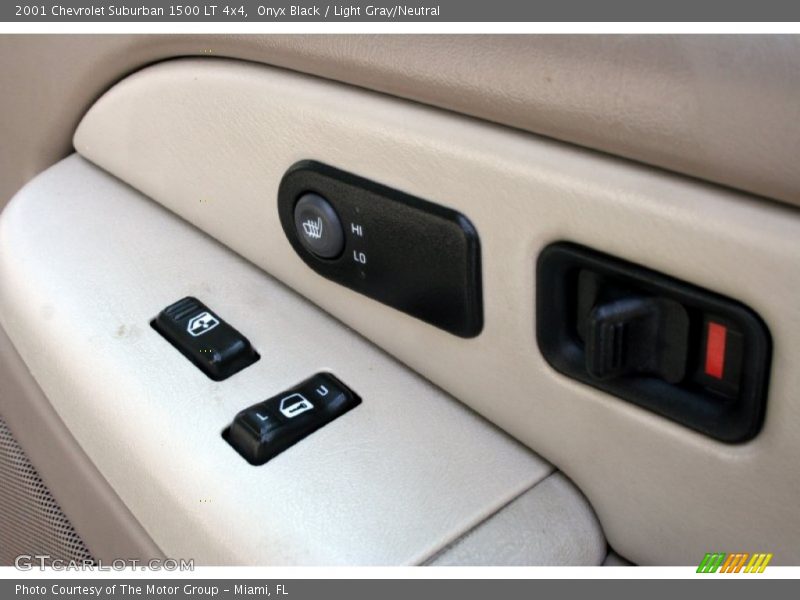 Onyx Black / Light Gray/Neutral 2001 Chevrolet Suburban 1500 LT 4x4