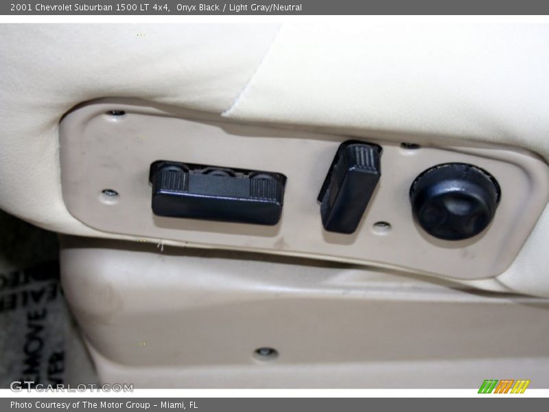 Onyx Black / Light Gray/Neutral 2001 Chevrolet Suburban 1500 LT 4x4