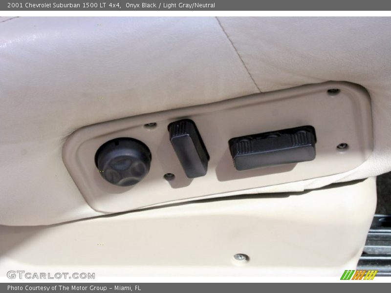 Onyx Black / Light Gray/Neutral 2001 Chevrolet Suburban 1500 LT 4x4