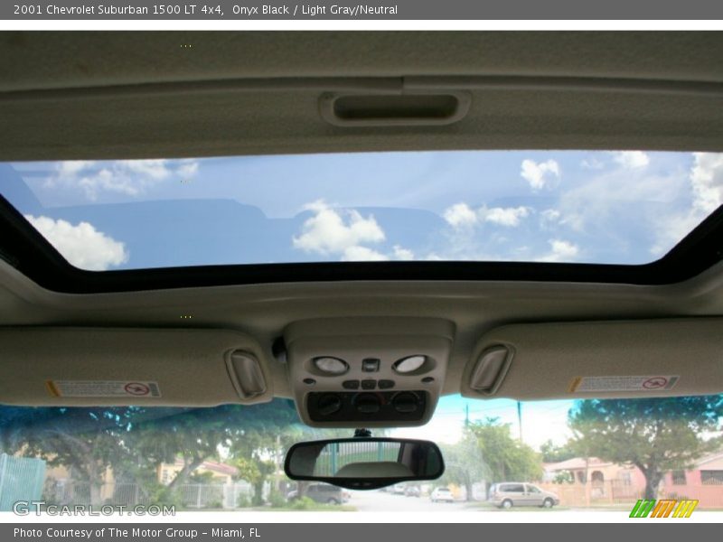 Onyx Black / Light Gray/Neutral 2001 Chevrolet Suburban 1500 LT 4x4