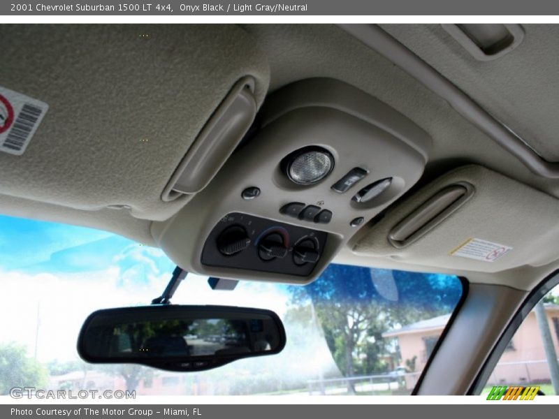 Onyx Black / Light Gray/Neutral 2001 Chevrolet Suburban 1500 LT 4x4