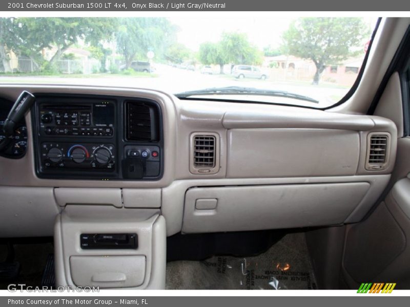Onyx Black / Light Gray/Neutral 2001 Chevrolet Suburban 1500 LT 4x4