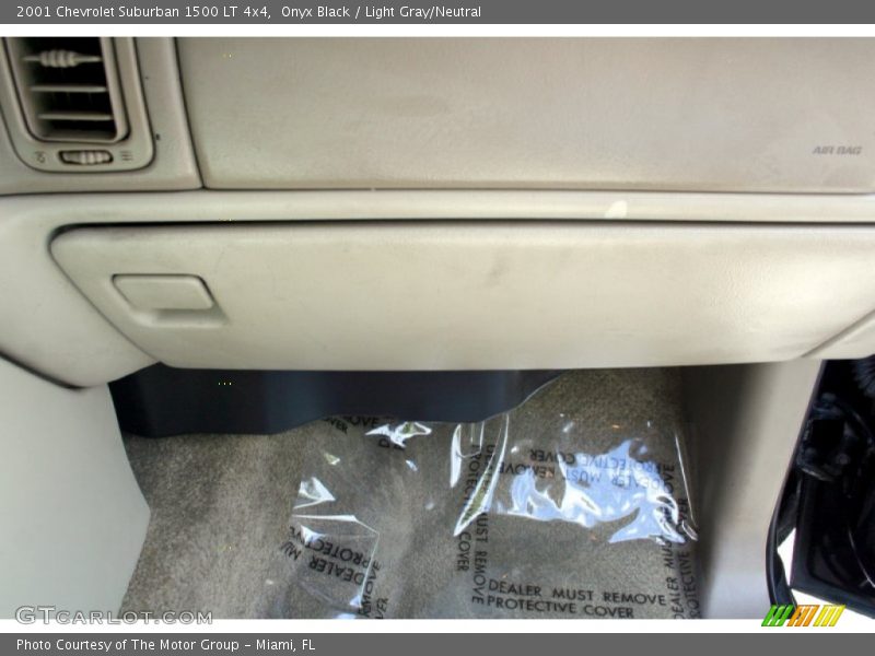 Onyx Black / Light Gray/Neutral 2001 Chevrolet Suburban 1500 LT 4x4