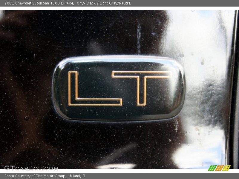Onyx Black / Light Gray/Neutral 2001 Chevrolet Suburban 1500 LT 4x4