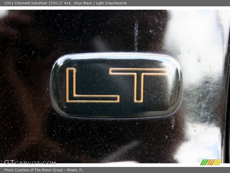 Onyx Black / Light Gray/Neutral 2001 Chevrolet Suburban 1500 LT 4x4