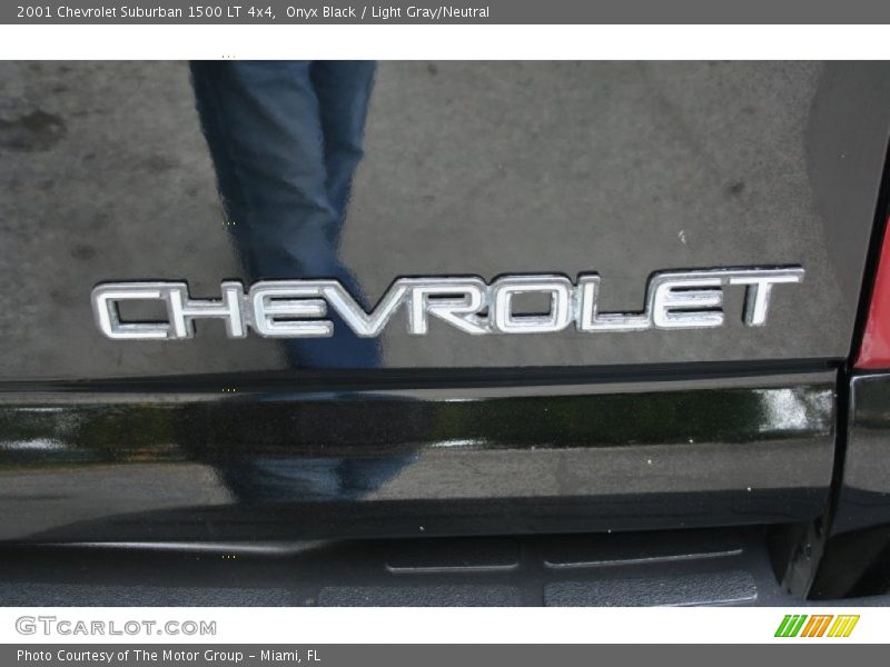 Onyx Black / Light Gray/Neutral 2001 Chevrolet Suburban 1500 LT 4x4