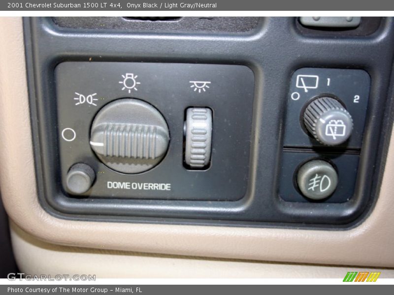 Onyx Black / Light Gray/Neutral 2001 Chevrolet Suburban 1500 LT 4x4