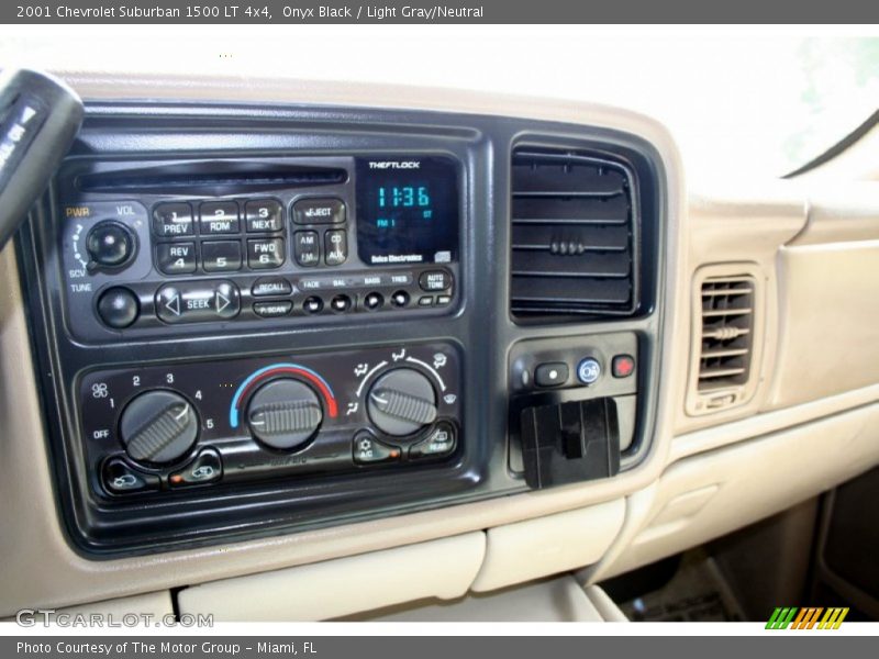 Onyx Black / Light Gray/Neutral 2001 Chevrolet Suburban 1500 LT 4x4