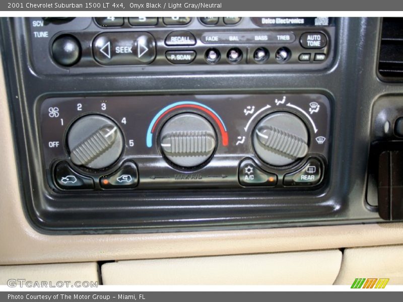 Onyx Black / Light Gray/Neutral 2001 Chevrolet Suburban 1500 LT 4x4