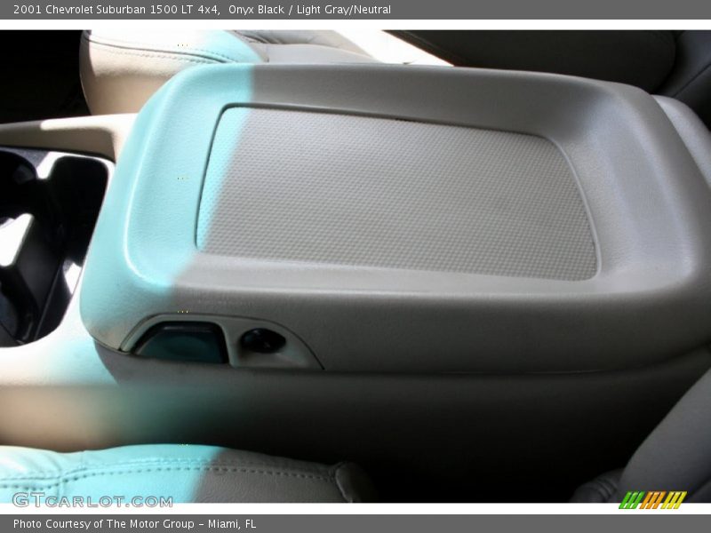 Onyx Black / Light Gray/Neutral 2001 Chevrolet Suburban 1500 LT 4x4
