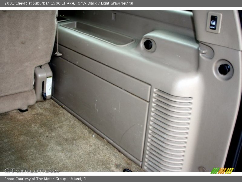Onyx Black / Light Gray/Neutral 2001 Chevrolet Suburban 1500 LT 4x4