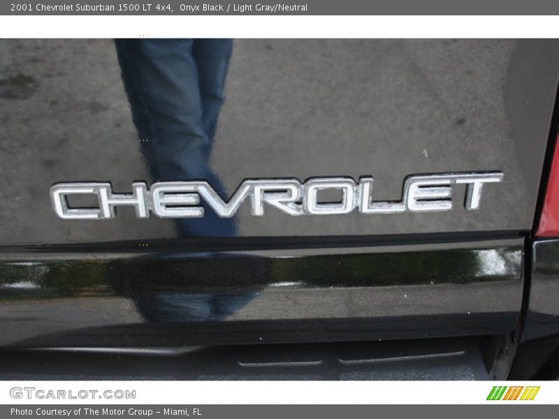 Onyx Black / Light Gray/Neutral 2001 Chevrolet Suburban 1500 LT 4x4
