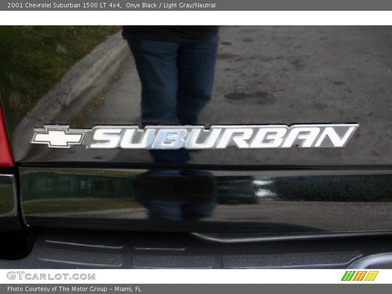 Onyx Black / Light Gray/Neutral 2001 Chevrolet Suburban 1500 LT 4x4
