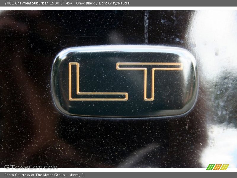 Onyx Black / Light Gray/Neutral 2001 Chevrolet Suburban 1500 LT 4x4