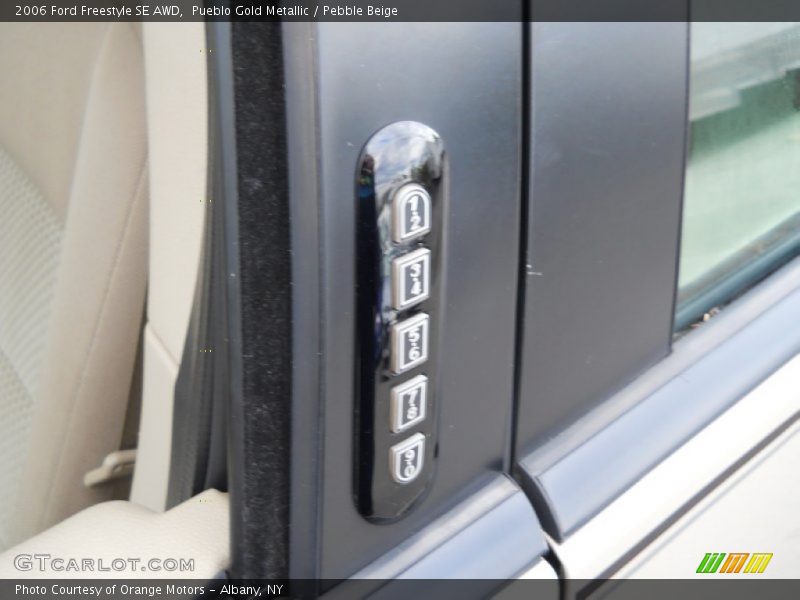 Pueblo Gold Metallic / Pebble Beige 2006 Ford Freestyle SE AWD