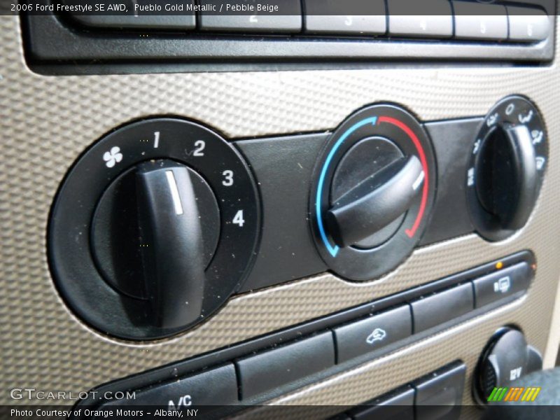 Controls of 2006 Freestyle SE AWD