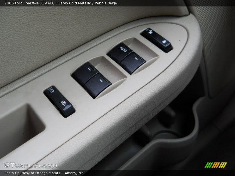 Controls of 2006 Freestyle SE AWD