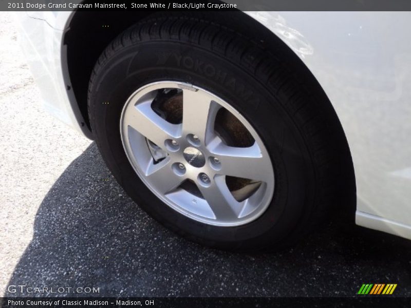 Stone White / Black/Light Graystone 2011 Dodge Grand Caravan Mainstreet