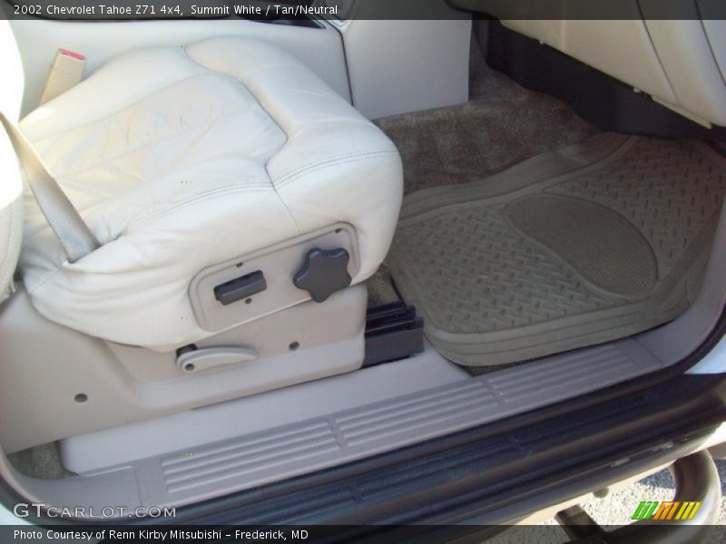 Summit White / Tan/Neutral 2002 Chevrolet Tahoe Z71 4x4