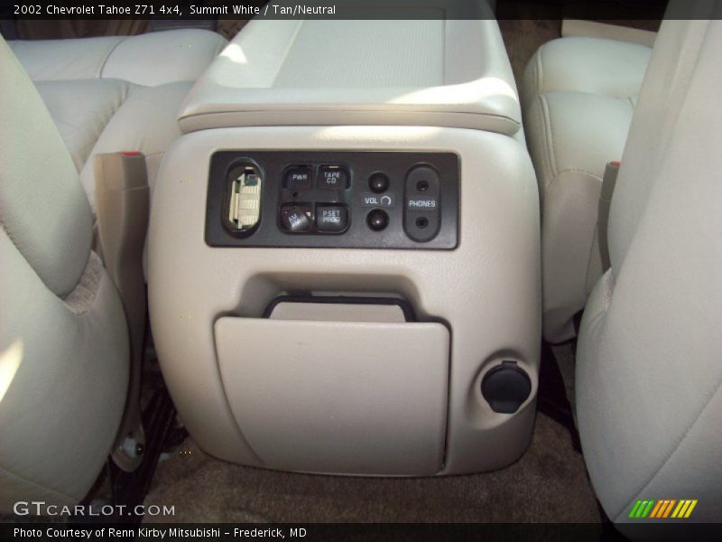 Summit White / Tan/Neutral 2002 Chevrolet Tahoe Z71 4x4