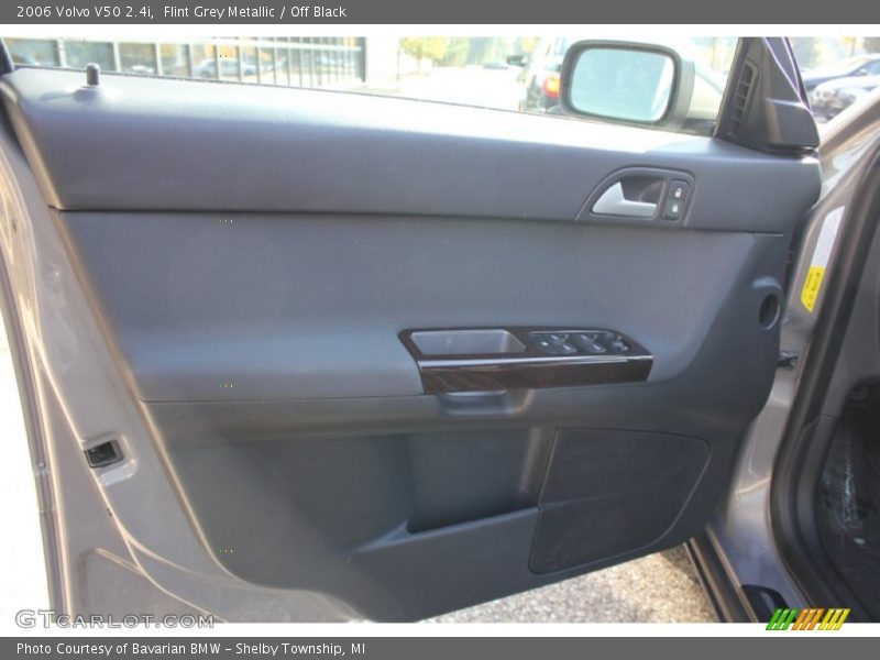 Flint Grey Metallic / Off Black 2006 Volvo V50 2.4i