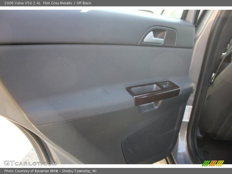 Flint Grey Metallic / Off Black 2006 Volvo V50 2.4i