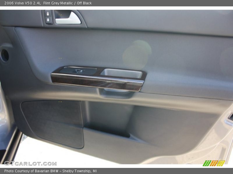 Flint Grey Metallic / Off Black 2006 Volvo V50 2.4i
