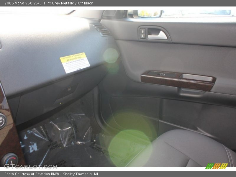 Flint Grey Metallic / Off Black 2006 Volvo V50 2.4i