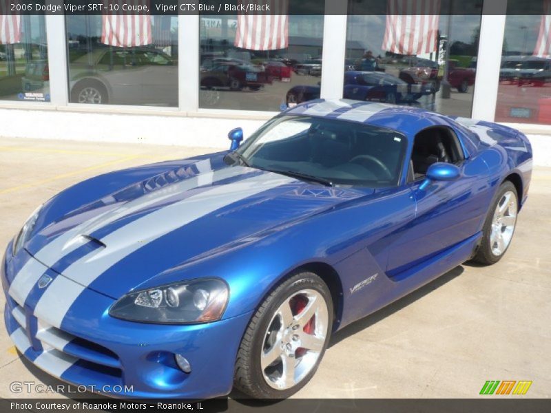 Front 3/4 View of 2006 Viper SRT-10 Coupe