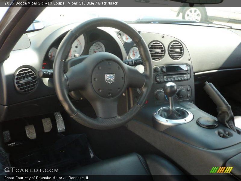 Dashboard of 2006 Viper SRT-10 Coupe