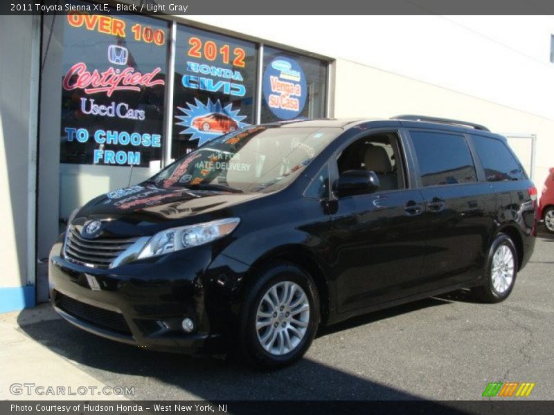 Black / Light Gray 2011 Toyota Sienna XLE