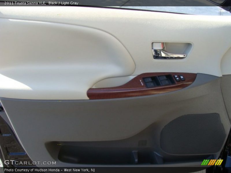 Black / Light Gray 2011 Toyota Sienna XLE
