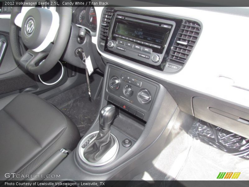 Candy White / Titan Black 2012 Volkswagen Beetle 2.5L