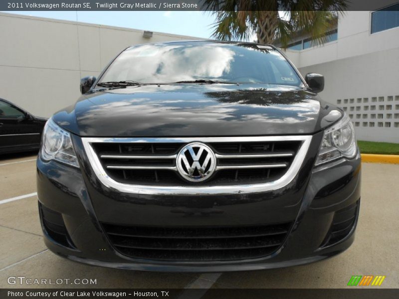 Twilight Gray Metallic / Sierra Stone 2011 Volkswagen Routan SE