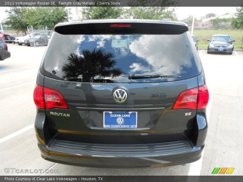 Twilight Gray Metallic / Sierra Stone 2011 Volkswagen Routan SE