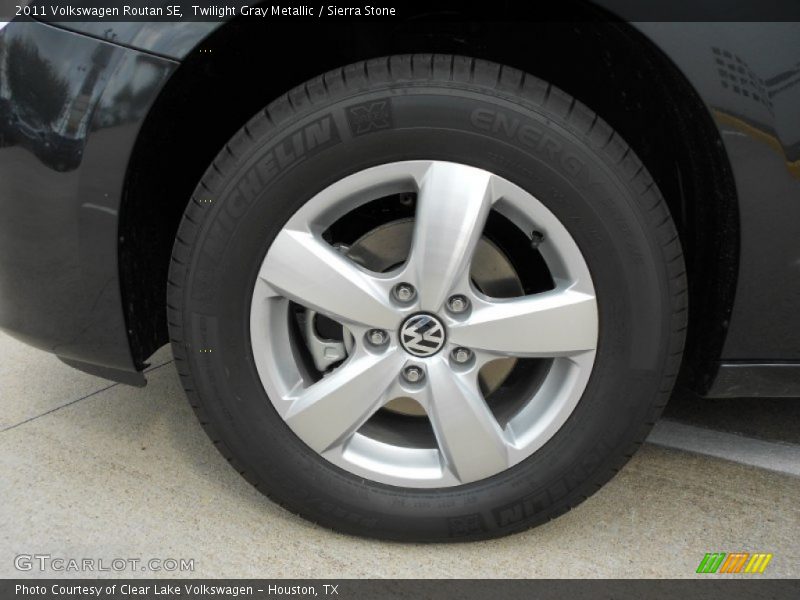 Twilight Gray Metallic / Sierra Stone 2011 Volkswagen Routan SE