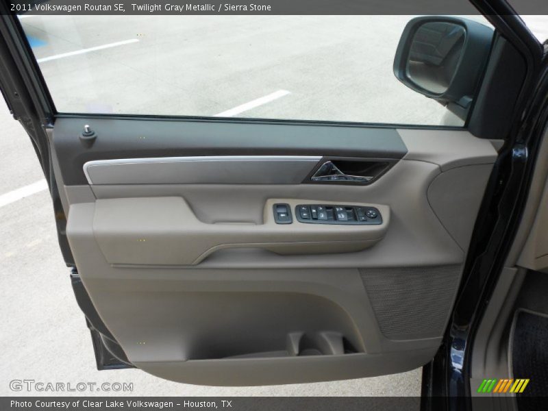 Twilight Gray Metallic / Sierra Stone 2011 Volkswagen Routan SE