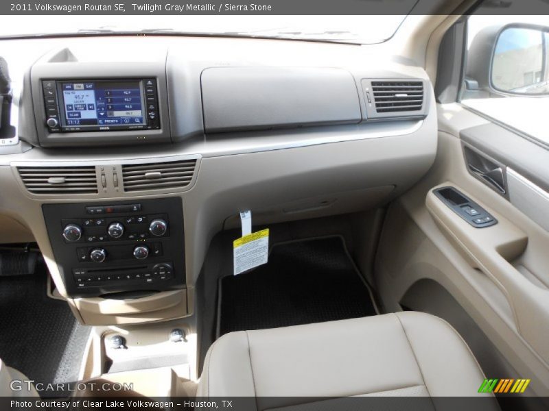 Twilight Gray Metallic / Sierra Stone 2011 Volkswagen Routan SE