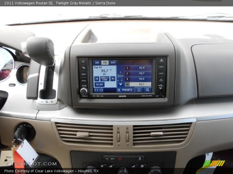 Twilight Gray Metallic / Sierra Stone 2011 Volkswagen Routan SE