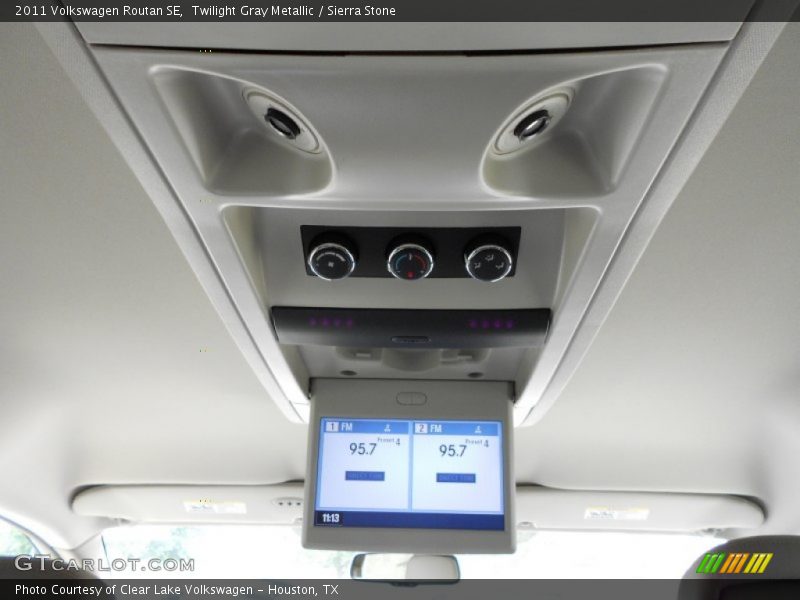 Twilight Gray Metallic / Sierra Stone 2011 Volkswagen Routan SE