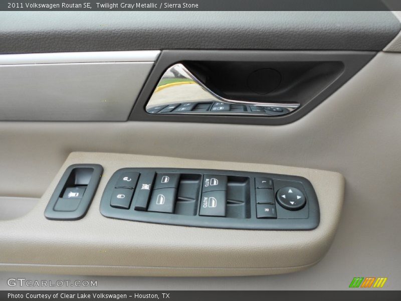 Twilight Gray Metallic / Sierra Stone 2011 Volkswagen Routan SE