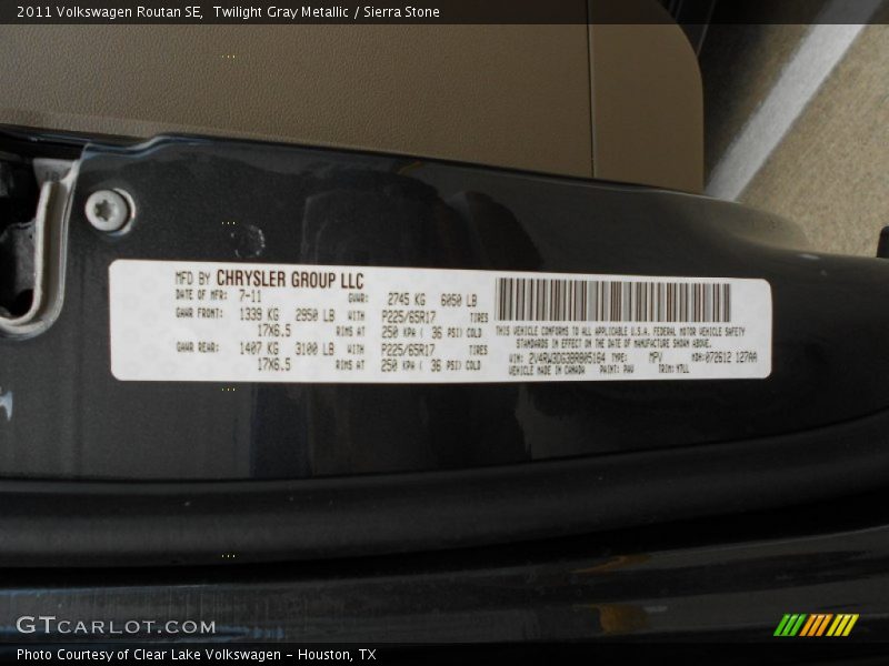 Twilight Gray Metallic / Sierra Stone 2011 Volkswagen Routan SE