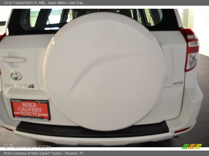 Super White / Ash Gray 2010 Toyota RAV4 I4 4WD