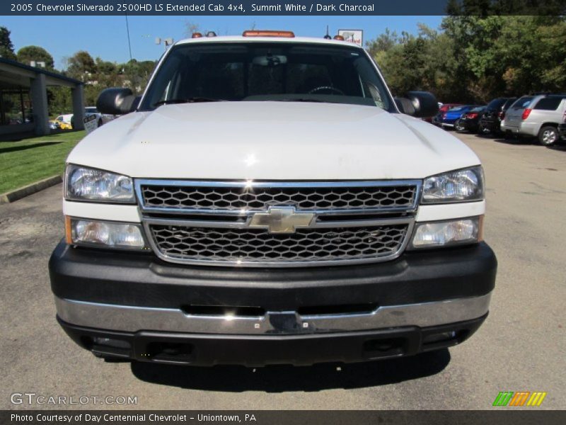 Summit White / Dark Charcoal 2005 Chevrolet Silverado 2500HD LS Extended Cab 4x4