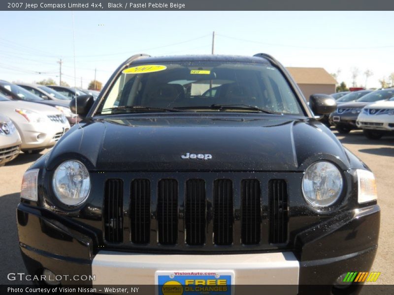 Black / Pastel Pebble Beige 2007 Jeep Compass Limited 4x4